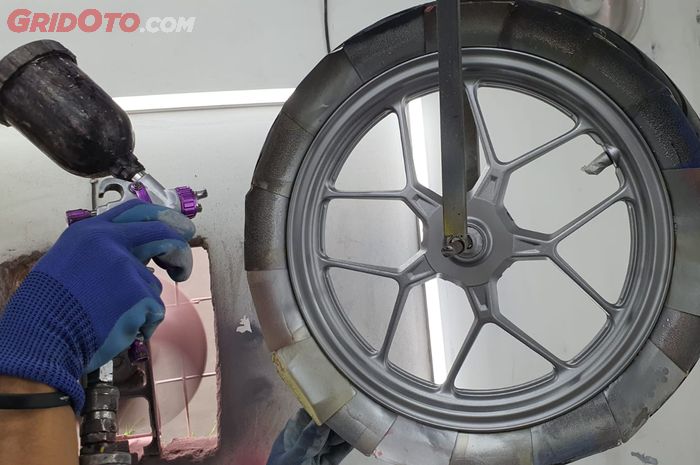 Pakai Cairan Anti Bocor Bikin Pelek Motor Susah Dicat, Kok Bisa?