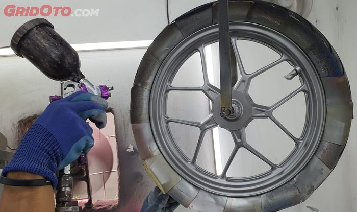 motor bekas, pelek motor, cairan anti bocor, Cairan ban anti bocor, dampak cairan anti bocor, dampak cairan ban anti bocor, Baru Tahu, Ternyata  Cairan Anti Bocor Bikin Pelek Motor Susah Dicat