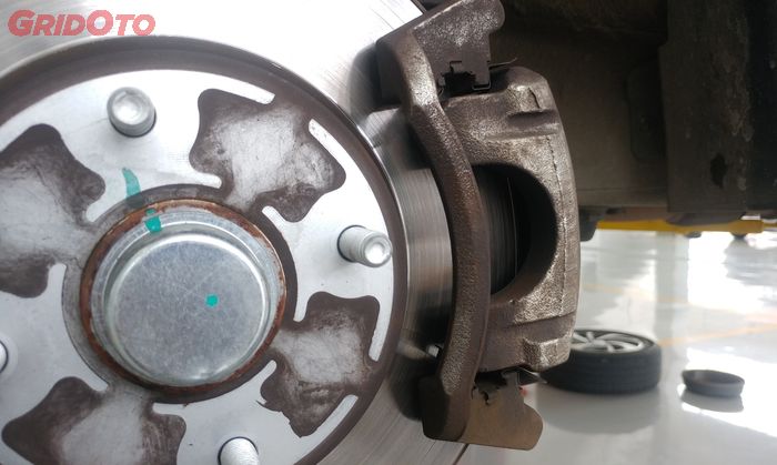 karat, permukaan, kampas rem, cakram, Mobil Jarang Dipakai Cakram Jadi Karat, Ini Penjelasan Bengkel Resmi