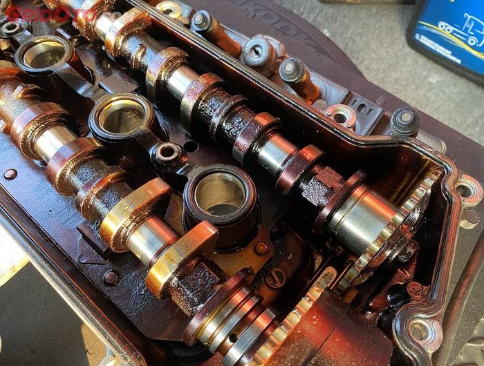 ganti oli, oli mesin, filter oli, pelumasan, sludge, endapan, 3 Penyebab yang Memicu Adanya Endapan Sludge Oli Mesin Mobil