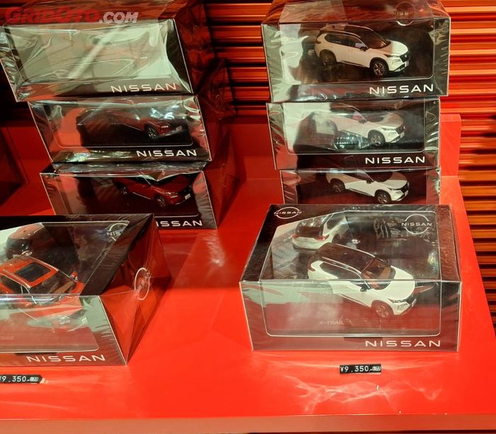 jepang, nissan, diecast, dealer box, Berburu Diecast Dealer Box Nissan di Jepang, Ada Mesin GTR Keren!