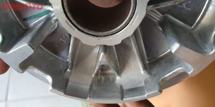 motor matic, roller motor matic, penyebab roller peyang, penyebab roller motor matic peang, penyebab roller motor matic cepat peang, roller motor matic cepat peang, kenapa roller motor matic cepat peyang, Pantas Saja Roller Motor Matic Peyang Terus, Ternyata Ini Penyebabnya