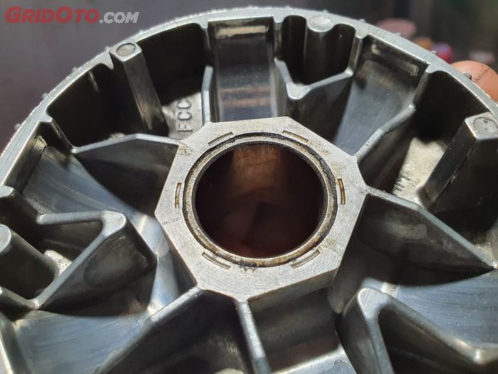 roller, roller cvt, roller aftermarket, roller murah, roller matik, Baru Tahu Pakai Roller Murahan Bisa Bikin CVT Motor Matic Rusak