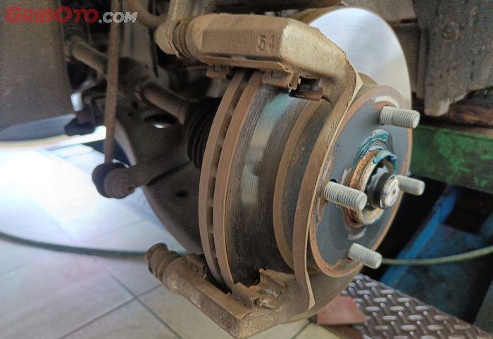 kampas rem, aftermarket, performa tinggi, cakram, Piringan Cakram, Pakai Kampas Rem Aftermarket Bikin Cakram Lebih Cepat Aus, Kok Bisa