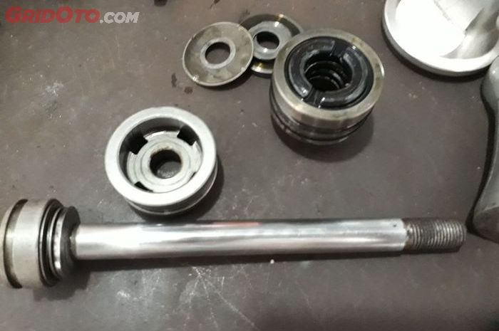 motor bekas, sokbreker, sokbreker motor, penyebab sokbreker jadi empuk, penyebab sokbreker jadi matul-mantul, Pantas Saja Sokbreker Motor Tiba-tiba Jadi Empuk, Ternyata Ini Masalahnya