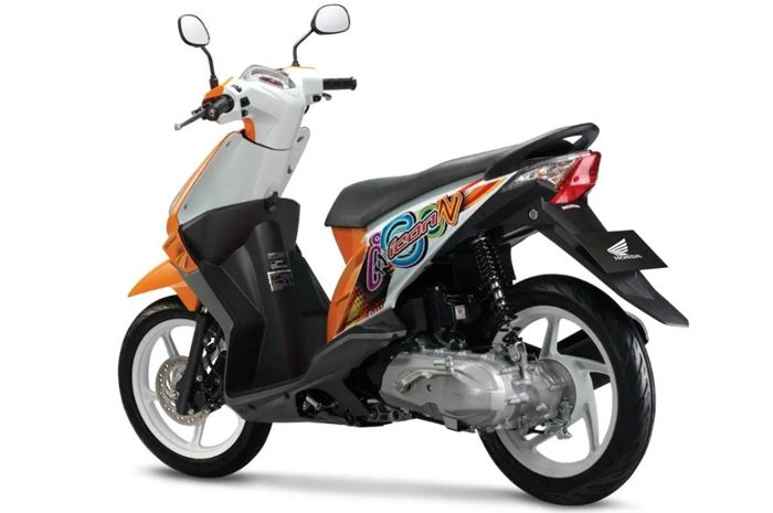 lisa blackpink, honda beat, beat, Honda Icon, kepanjangan BeAT, Dipakai Lisa BLACKPINK Main Film, Ini Lho Kepanjangan Dari BeAT