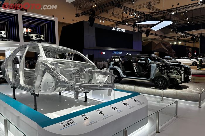 Enggak Tanggung, Suzuki Fronx Dibelah di GIIAS 2025, Ini Tujuannya