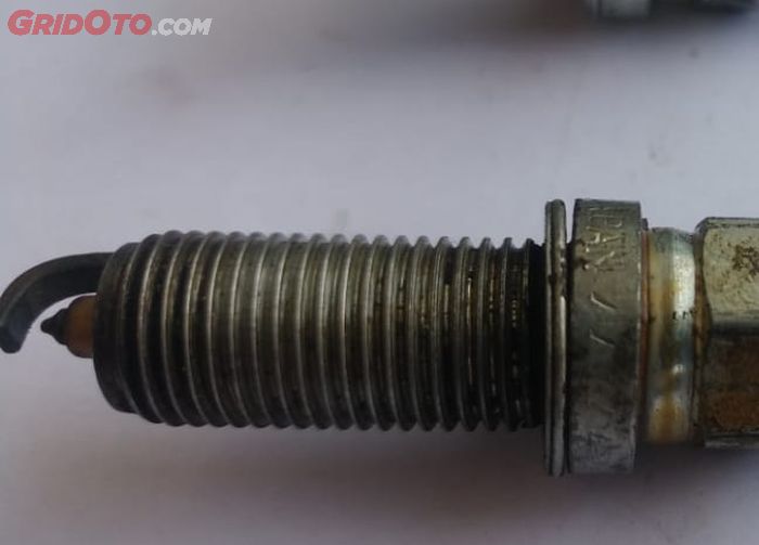 busi, slek, drat, mengencangkan, kunci torsi, Kencangkan Busi Mobil Berlebihan Itu Enggak Baik, Ini Kata Pabrikan