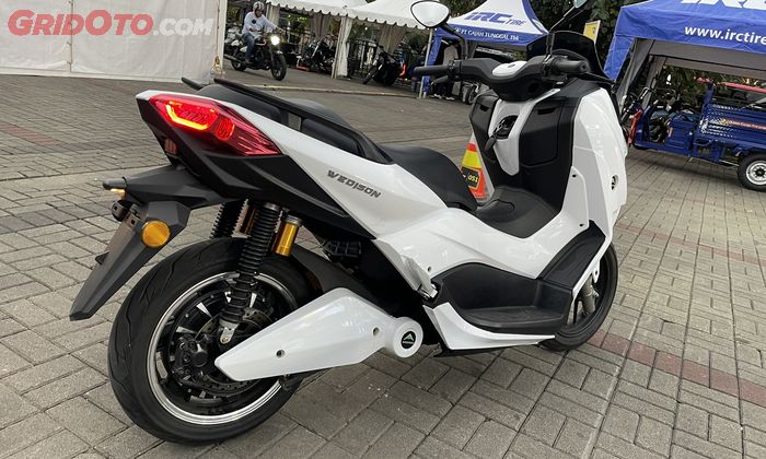 motor listrik, yamaha xmax, Motor Listrik Wedison, Kloningan Yamaha XMAX Dari Wedison, Ngecasnya Bisa Super Cepat