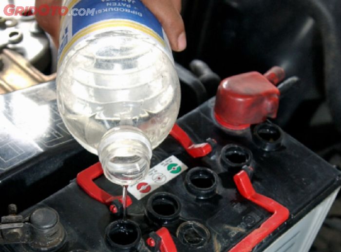 mobil, aki kering, aki basah, aki mobil, Ini Perbedaan Aki Kering dan Basah, Mana yang Cocok Untuk Mobil Anda?