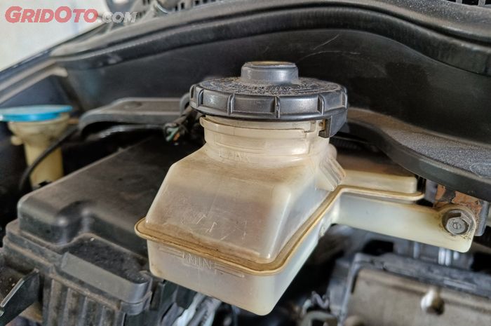 Kapan Waktu yang Tepat Mengganti Minyak Rem Mobil? Ini Jawabannya