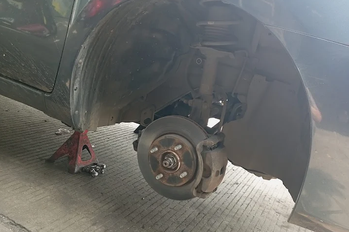 Kaki-Kaki Mobil Bunyi Saat Pelan? Bisa Jadi Penyebabnya Hal Ini