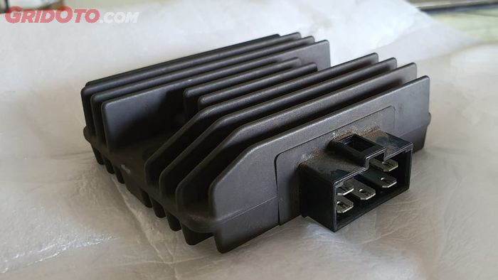 lampu motor, lampu redup, kiprok rusak, spul gosong, lampu putus, Ternyata Ini yang Bikin Lampu Motor Malah Redup Saat Digas Tinggi