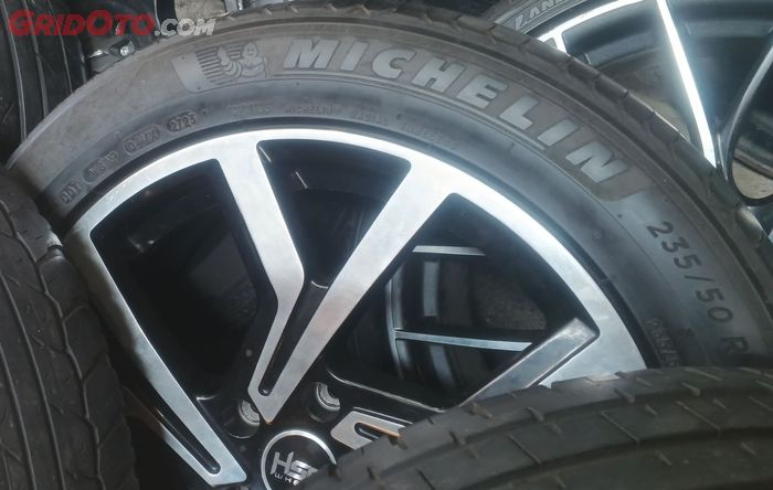 jamur, pelek, velg, velg mobil, pelek mobil, servis pelek mobil, Muncul Jamur di Pelek Mobil? Begini Tips Merawat dan Membersihkannya