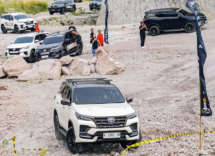 toyota, fortuner, toyota fortuner, komunitas toyota fortuner, id42ner, ID42NER Chapter Lampung, ID42NER Chapter Lampung 8 Tahun, Ratusan Fortuner Gas Touring dan Fun Off Road