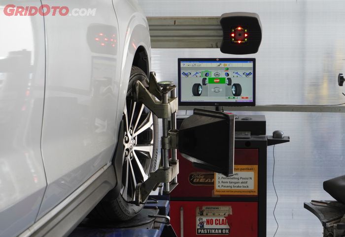 ban mobil, mobil bekas, penyebab tapak ban botak sebelah, penyebab tapak ban mobil botak sebelah, apa penyebab tapak ban mobil botak sebelah, kenapa tapak ban mobil botak sebelah, Pantas Saja Tapak Ban Mobil Botak Sebelah, Hal Sepele Ini Penyebabnya