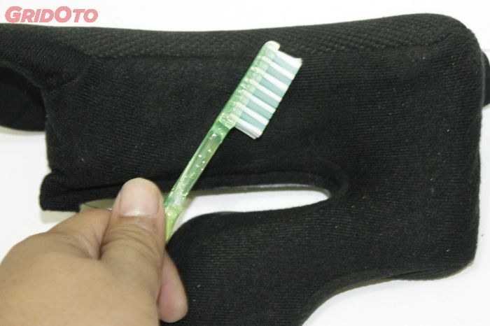 helm motor, suede, cuci helm, Busa Helm, inner pad, Biar Awet, Begini Cara Simpel Merawat Inner Helm Berbahan Suede