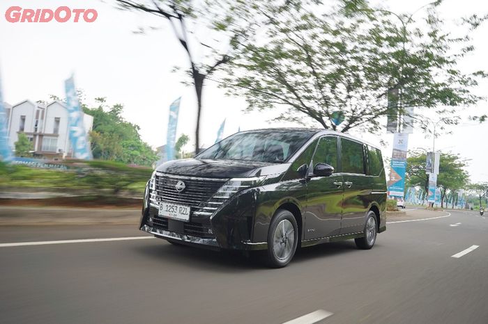 mobil baru, honda, toyota voxy, Nissan Serena e-Power, Honda Step WGN e:HEV, Perbandingan Spek dan Harga Honda Step WGN Hybrid, Lawan Voxy dan Serena