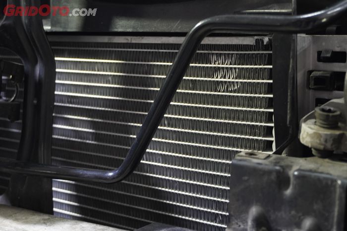 Perlukah Kondensor AC Mobil Dirawat? Ini Kata Bengkel Spesialis