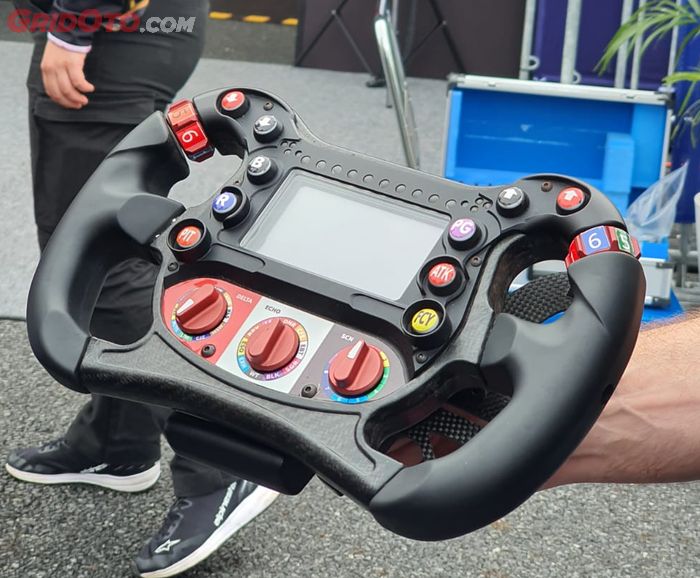 nissan, formula e, nissan formula e team, Canggih, Setir Mobil Formula E Nissan Bisa Lakukan Ini Dengan Jari