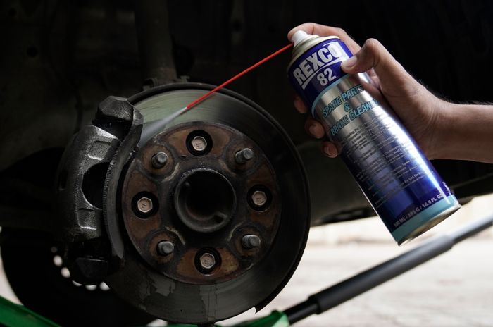 rem mobil, brake cleaner, kaliper rem, kaliper, Ini yang Akan Terjadi Kalau Kaliper Rem Mobil Jarang Dibersihkan!
