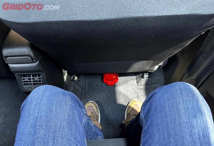 Suzuki Fronx, GIIAS 2025, Fronx, harga suzuki fronx, Enggak Disangka, Duduk di Jok Belakang Suzuki Fronx Selega Ini