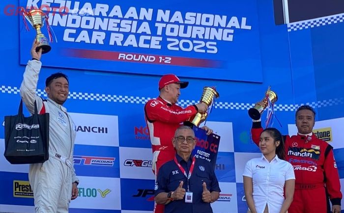 mercedes-benz w203, Indonesia Touring Car Race (ITCR), Indostar Motorsport, Mandalika Festival of Speed, MFOS dan ITCR Digelar di Sirkuit Mandalika, Cuaca Hingga Angin Jadi Tantangan