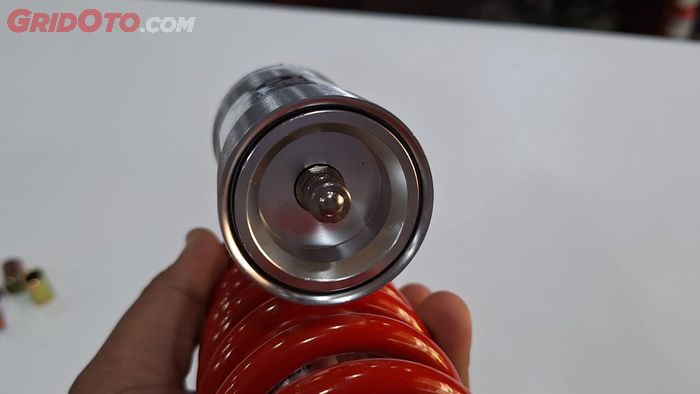 yoko, sokbreker, sokbreker tabung, sokbreker murah, Intip Bagian Dalam Tabung Sokbreker Motor, Ini yang Bikin Empuk