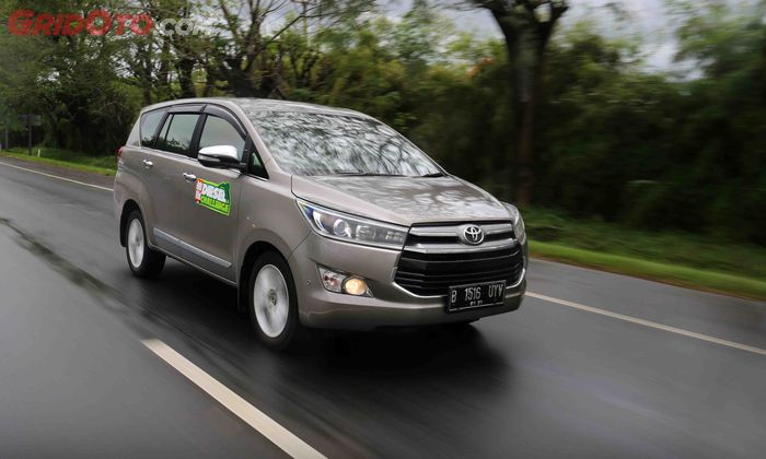penjualan, gaikindo, toyota kijang innova, reborn, wholesales, Zenix, juli 2025, Lebih Laris Toyota Kijang Innova Zenix atau Reborn? Ini Faktanya