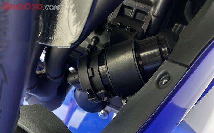 tabung, yamaha r25, tabung canister, Mesin R25 Baru Dilengkapi Tabung Rahasia, Pantas Bensin Lebih Irit