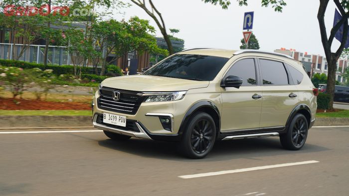 mitsubishi, xpander, Xpander Cross, Mitsubishi Xpander Cross, Xpander Cross CVT, Sekencang Apa Mitsubishi Xpander Cross 2025 Dibanding Para Rivalnya?