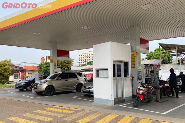 shell, shell indonesia, SPBU Shell, BBM Shell kosong, Stok BBM Tersedia, Antrean di SPBU Shell Ini Langsung Mengular