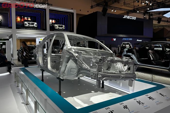 pt suzuki indomobil sales (sis), Suzuki Fronx, GIIAS 2025, Enggak Tanggung, Suzuki Fronx Dibelah di GIIAS 2025, Ini Tujuannya