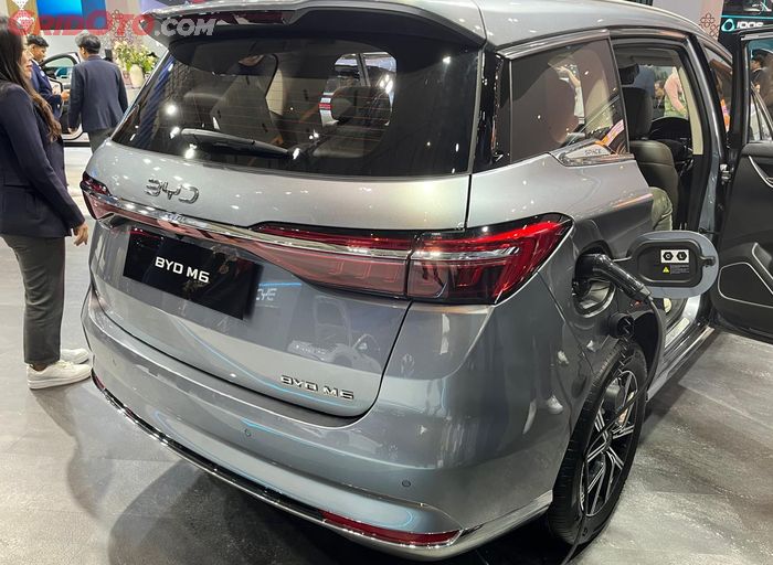 mobil listrik, BYD M6, Harga byd m6, Habis Lebaran Minat BYD M6, Cek Harga Barunya Per April 2025