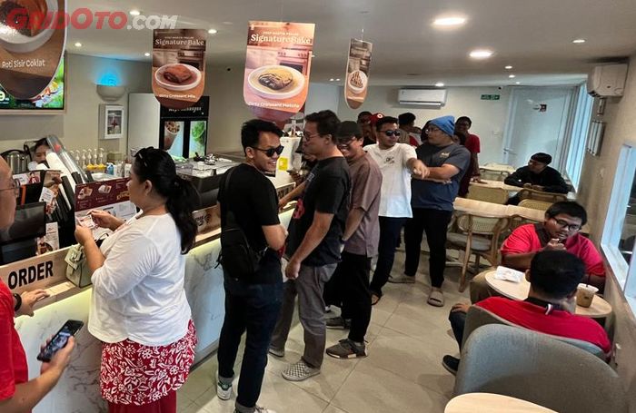 Erafone, komunitas, otomotif group, OTOMOTIF Car Meet Up, OTOMOTIF Merdeka Drive, Ini Seru-Seruan Bareng Komunitas di Acara OTOMOTIF Merdeka Drive 2025