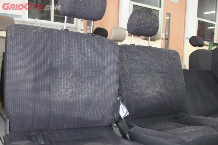 jok mobil, mobil bekas, cara membersihkan jok mobil, Jok mobil berjamur, cara membersihkan jok mobil berjamur, penyebab jok berjamur, penyebab jok mobil berjamur, Cara Membersihkan Jok Mobil Berjamur Dengan Cairan Khusus Interior
