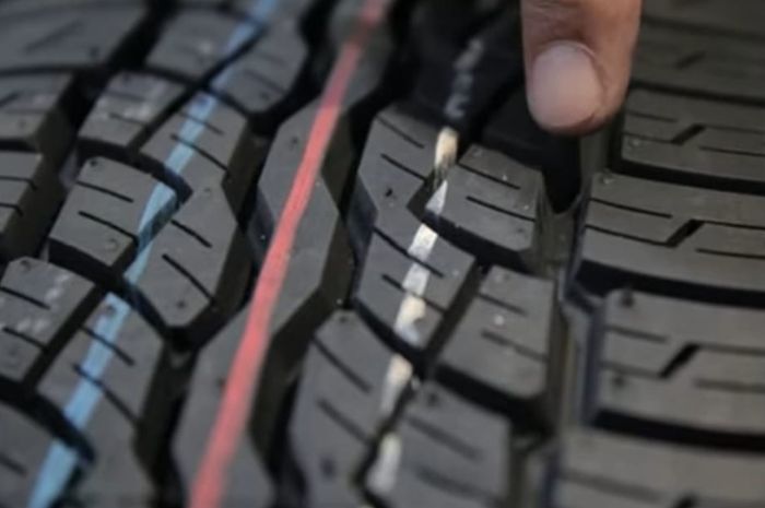 Enggak Banyak Orang Tahu, Ternyata Ini Arti Garis Warna Pada Ban Baru