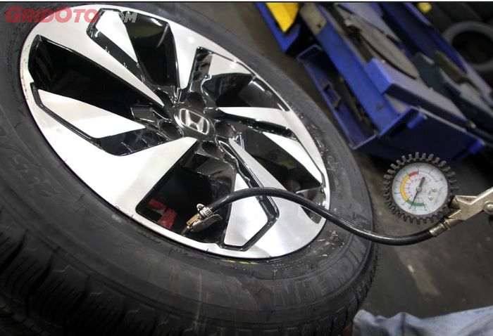 darurat, merawat, tekanan angin, ban serep, Sering Dianggap Enteng, Efek Ban Serep Mobil Enggak Pernah Dirawat