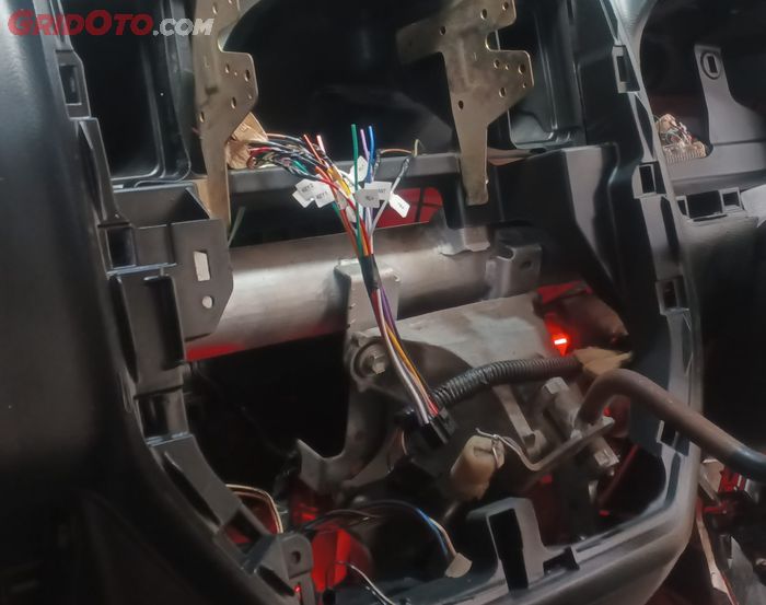 mobil, mobil kebakar, kelistrikan, aki mobil, kelistrikan mobil, Pemilik Harus Tahu, Ini Penyebab Mobil Listrik Bisa Terbakar!