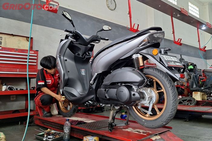 Akhirnya Tahu, Cara Agar Mesin Motor Matic Yamaha Gak Vampir Oli Lagi