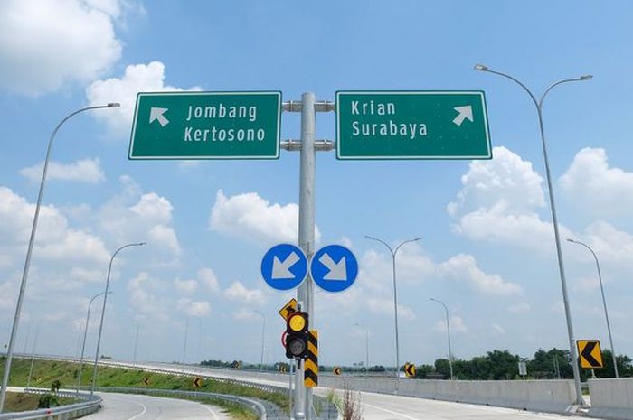 Sedikit yang Paham, Ini Bedanya Papan Penunjuk Tol Warna Hijau dan Biru