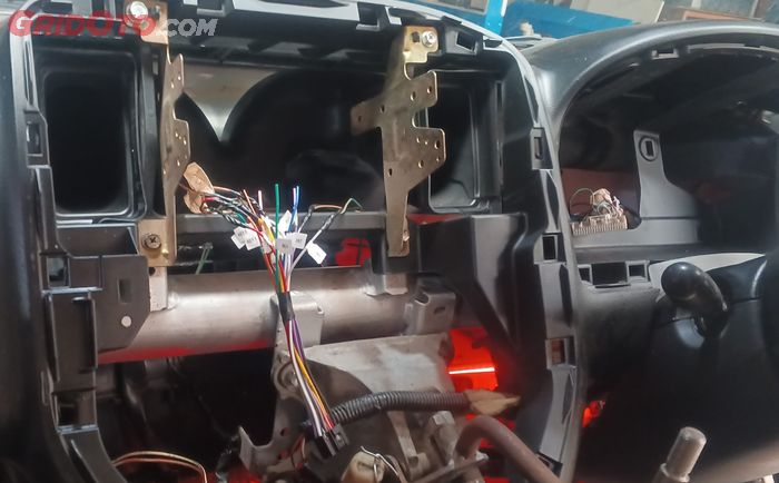 ac mobil, ac mobil tidak dingin, freon ac mobil, AC mobil panas, AC Mobil Enggak Dingin Padahal Freon Baru Diisi, Ini Penyebabnya