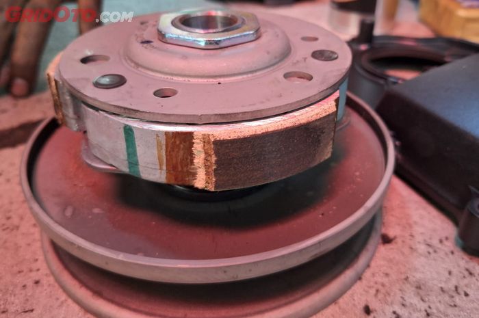 Ternyata Ini Manfaat Amplas Kampas Ganda CVT Motor Matic Saat Servis