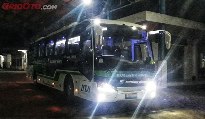 bus malam, po sumber alam, Bus AKAP, kernet bus, kernet, Ada Sosok Di Balik Nyamannya Bus Malam, Tugasnya Lebih Canggih Dari ADAS
