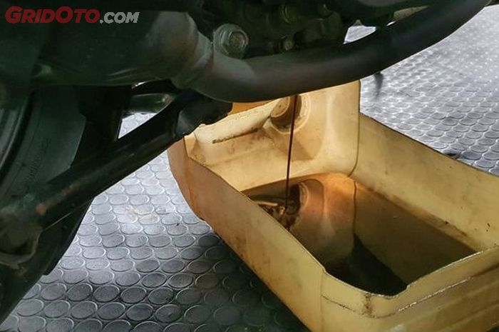 oli mesin, motor bekas, oli mesin motor, penyebab tarikan motor makin enteng, kenapa tarikan motor makin enteng, Jangan Terlena, Ini Sebabnya Tarikan Motor Makin Enteng Seiring Pemakaian