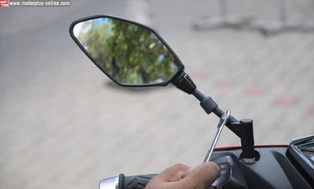 spion, spion motor, motor bekas, spion standar, kenapa spion standar motor lebar, Dua Alasan Kenapa Spion Standar Motor Bekas Bawaan Pabrik Dibuat Lebar
