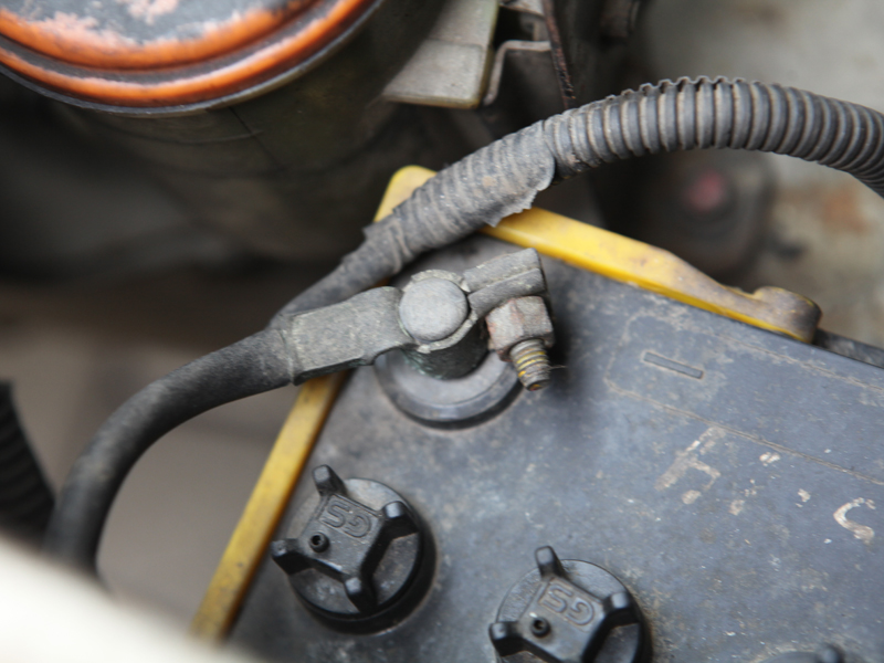 Hati-hati, Ini Efek Samping Baut Terminal Aki Di Mobil Bekas Kendur