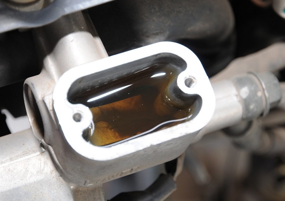 Hati-hati, Malas Ganti Minyak Rem Motor Efek Kerusakannya Gak Main-main