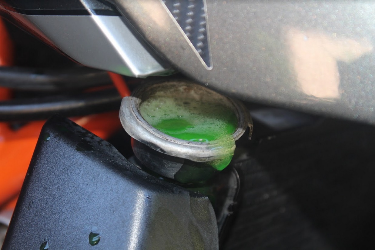 mesin overheat, motor bekas, penyebab mesin overheat, penyebab motor overheat, motor overheat, penyebab mesin motor overheat, Ini Sebabnya Kenapa Mesin Motor Sering Overheat Meskipun Coolant Sudah Diganti