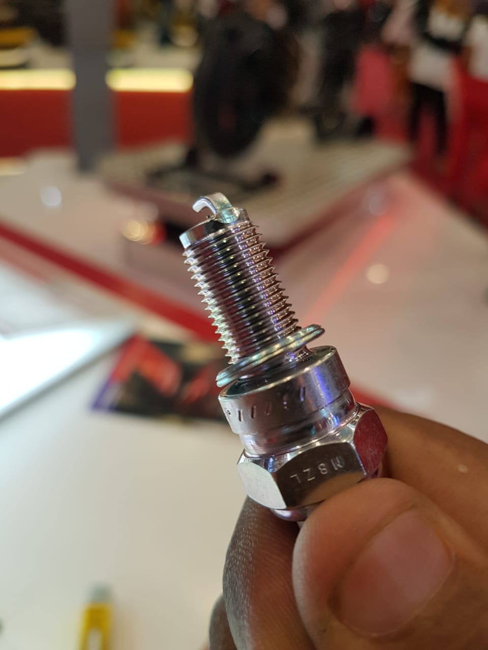 motor bekas, busi motor, busi panjang, efek samping busi panjang, efek busi panjang, Hati-hati, Ini Dua Efek Samping Motor Bekas Pakai Busi Lebih Panjang